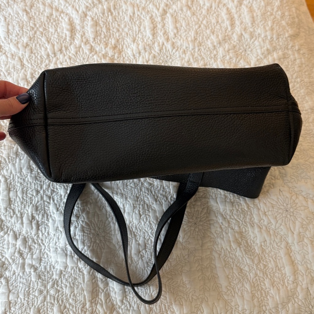 Elegant Black CUYANA Leather Tote Bag w/ crossbody strap - Picture 4 of 10